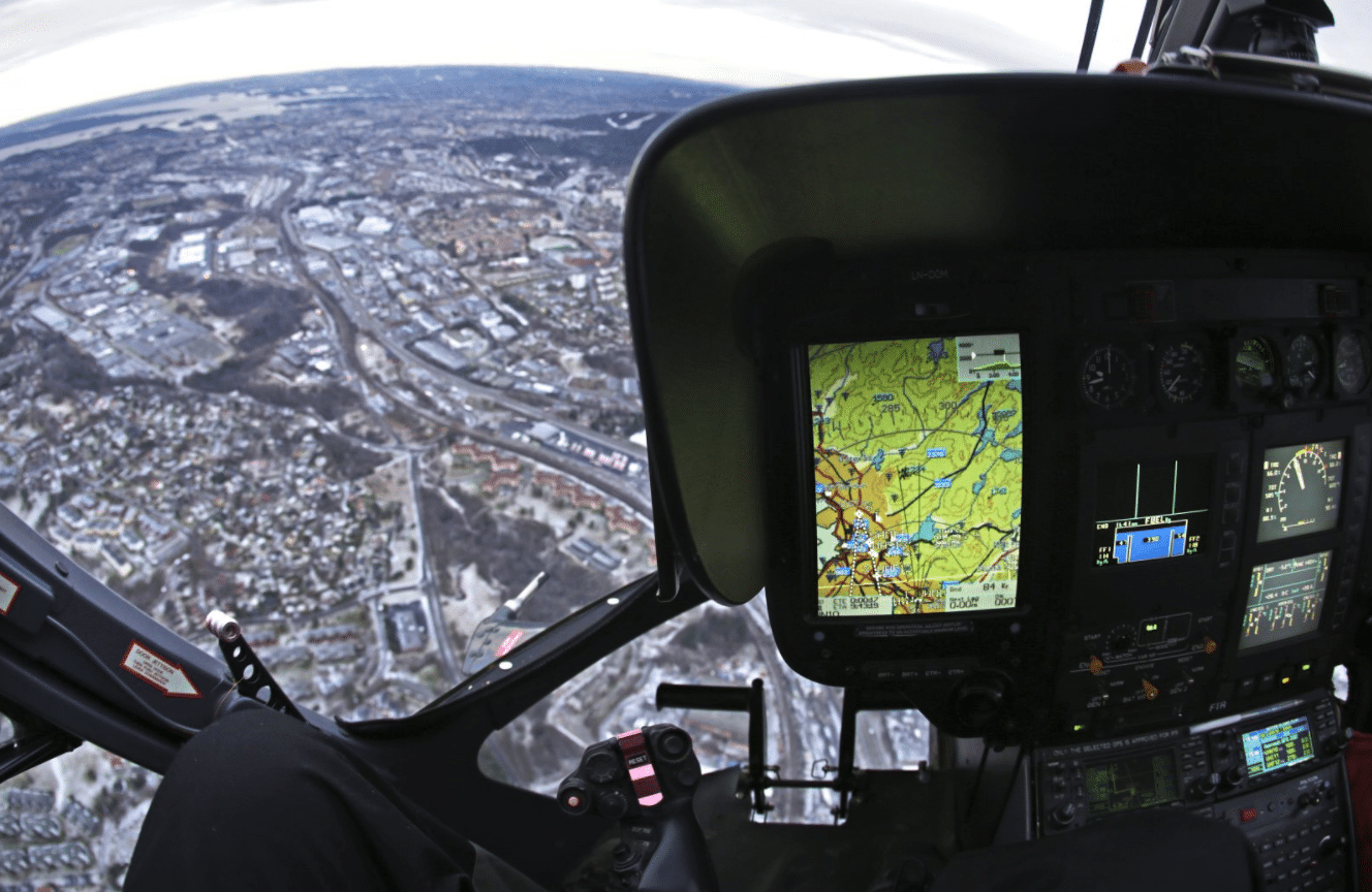 GPS i helikopter som flyr 
