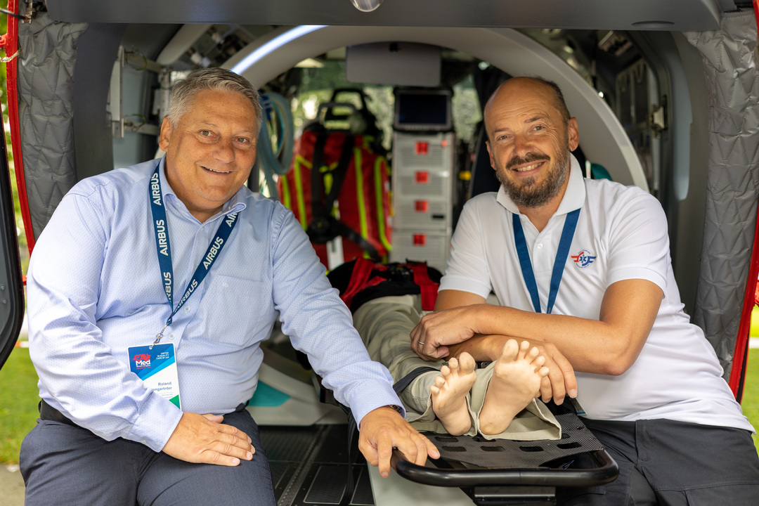 Industry partners discussing the best solutions for the medical cockpit