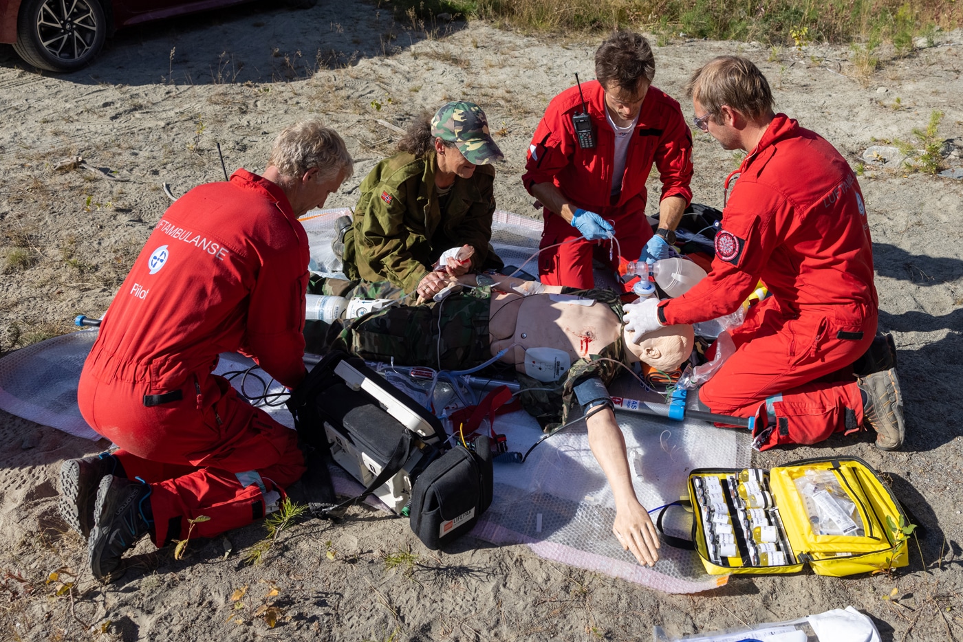 Her har pilot Arne Utby, redningsmann Joakim Voytovich og anestesilege William Ottestad rykket ut til ulykken. 