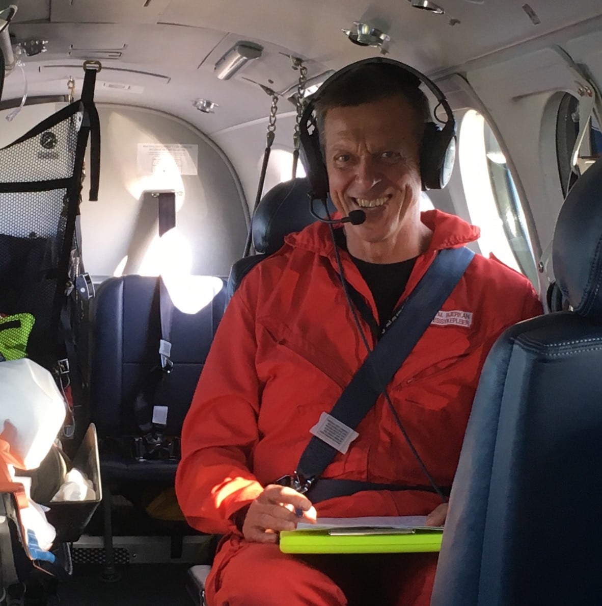 Bjørn Bjerkan i helikopter