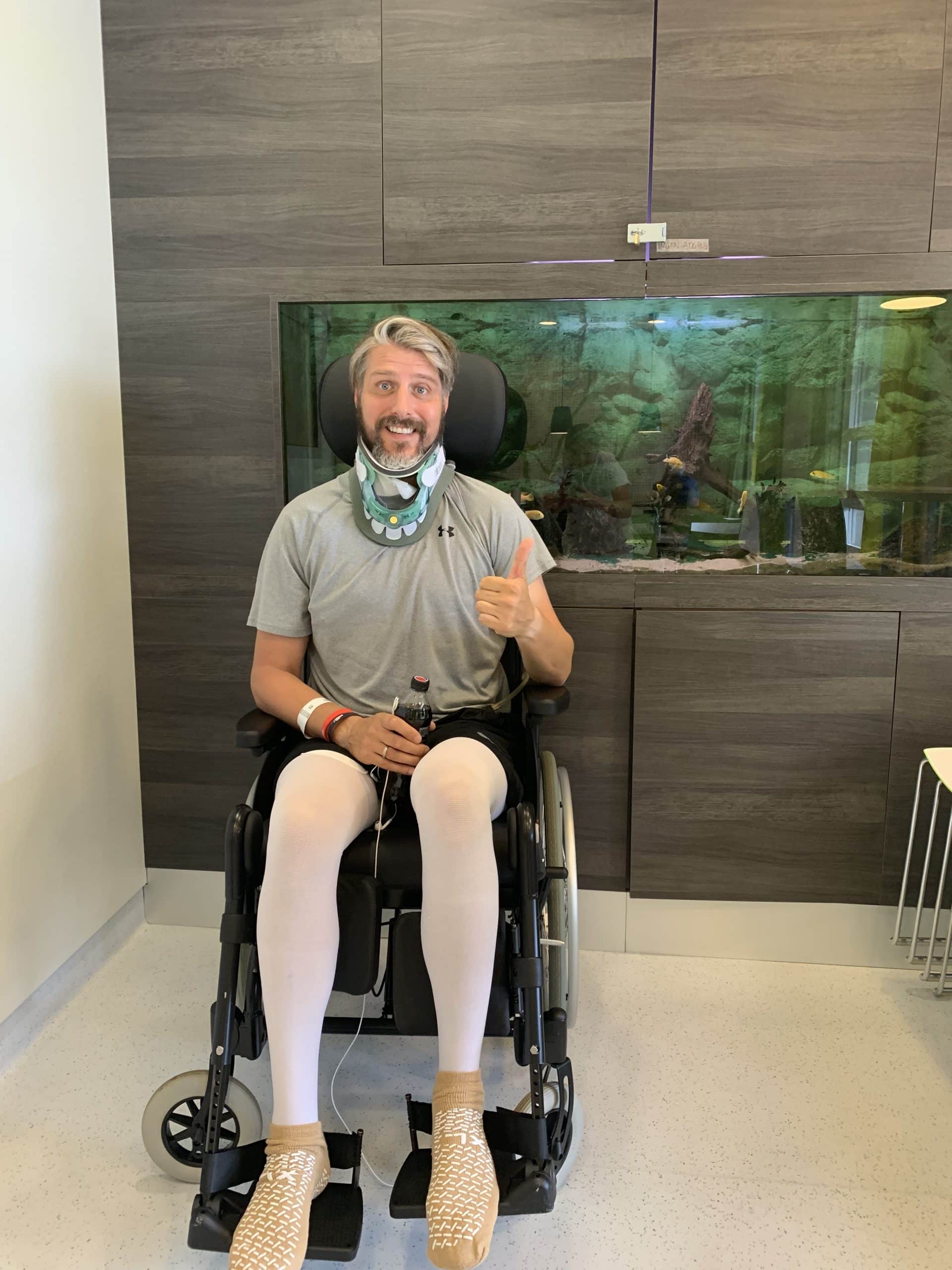 Ole Kristoffer i rullestol i tiden etter nakkebruddet
