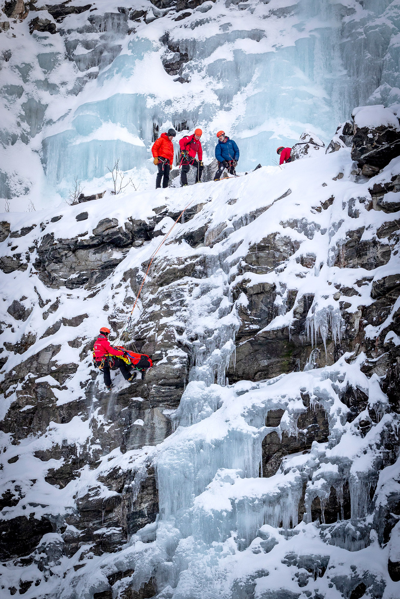 Vintercamp: Ulike årstider byr på ulike utfordringer. Her øves det på alpin ferdsel og redning under årets vintercamp i Tromsø