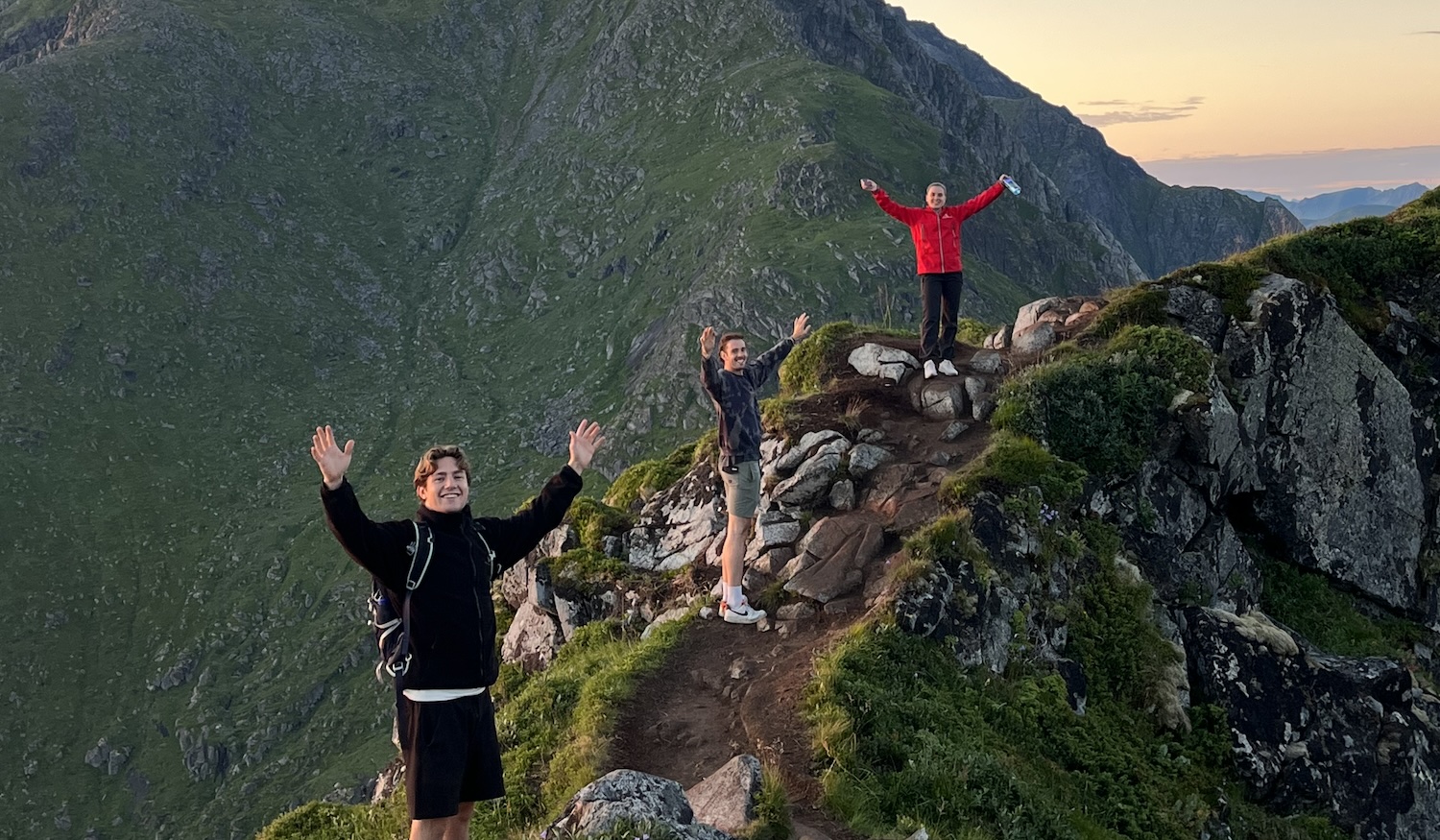 Flere av feltververne på tur etter jobb