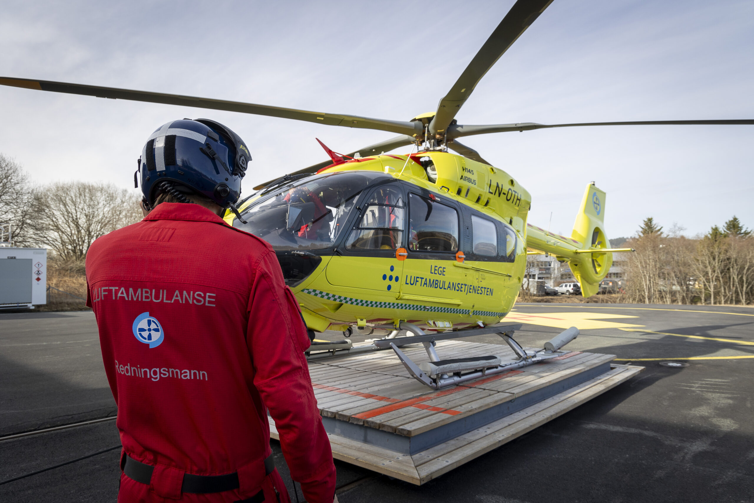 HELE MIDT-NORGE: Fra basen på Rosten i Trondheim har mannskapet på legehelikopteret beredskap for hele Midt-Norge. Dermed er det viktig hvilke oppdrag helikopteret prioriteres til.