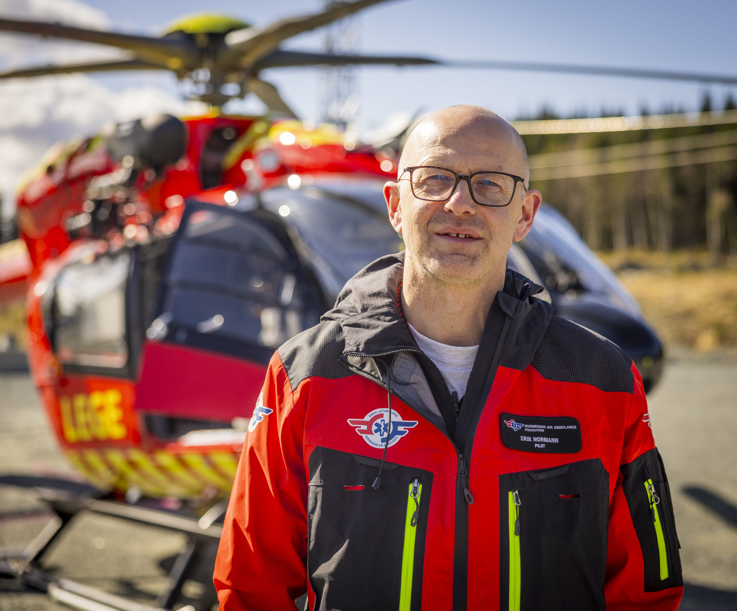 Portrett av Erik Normann, fagsjef for flyoperativ utvikling i Stiftelsen Norsk Luftambulanse