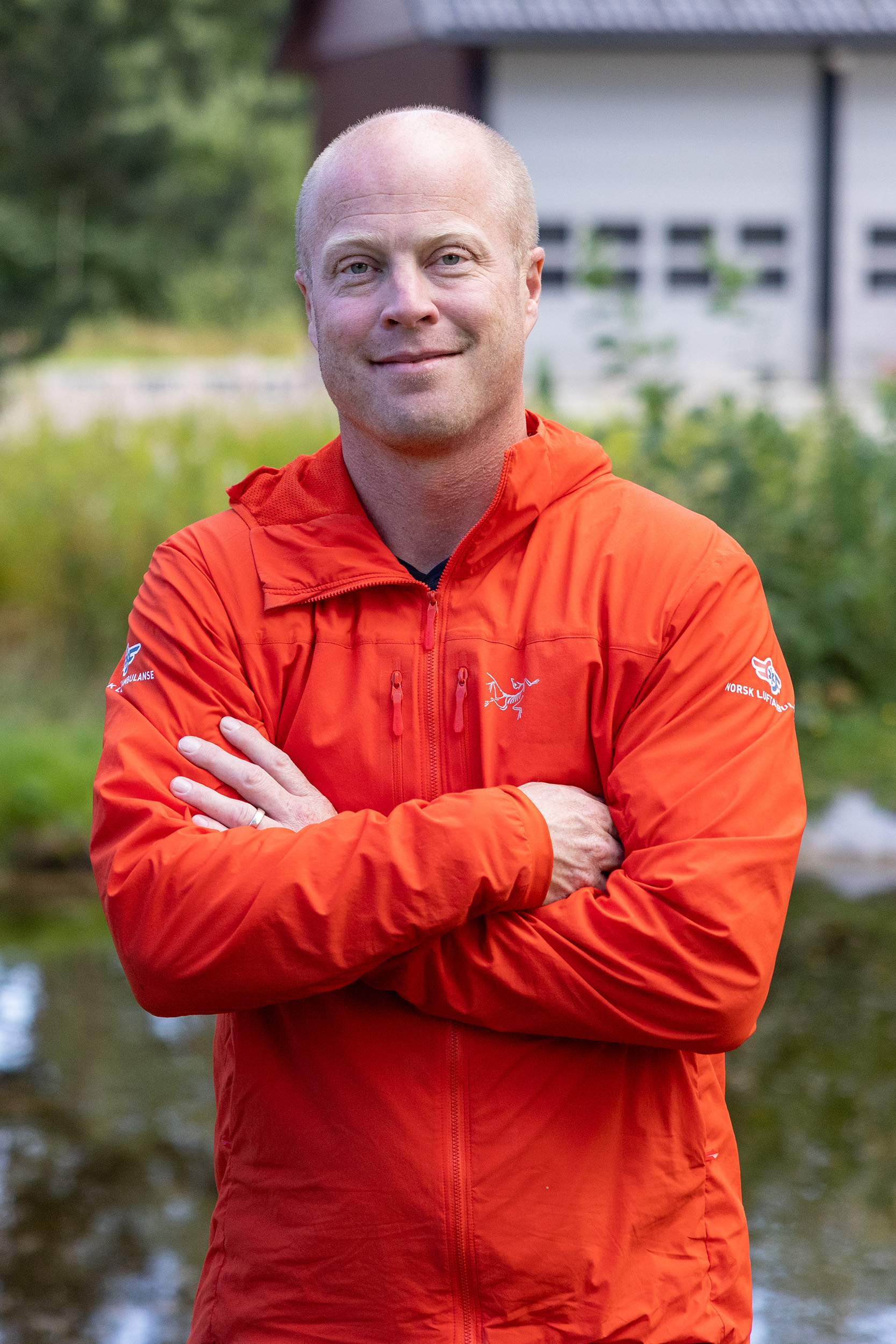 Portrett av Leif Olstad, administrerende direktør i Norsk Luftambulanse Helikopter