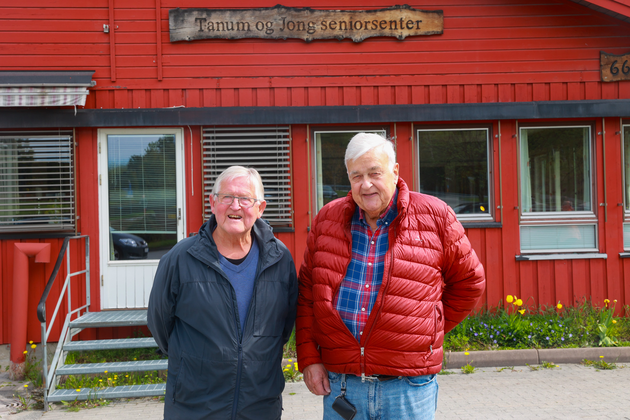 Lederen av Tanum Pensjonistforening, Per-Erik Holmquist Lie med kasserer Jan Inge Melsæter.