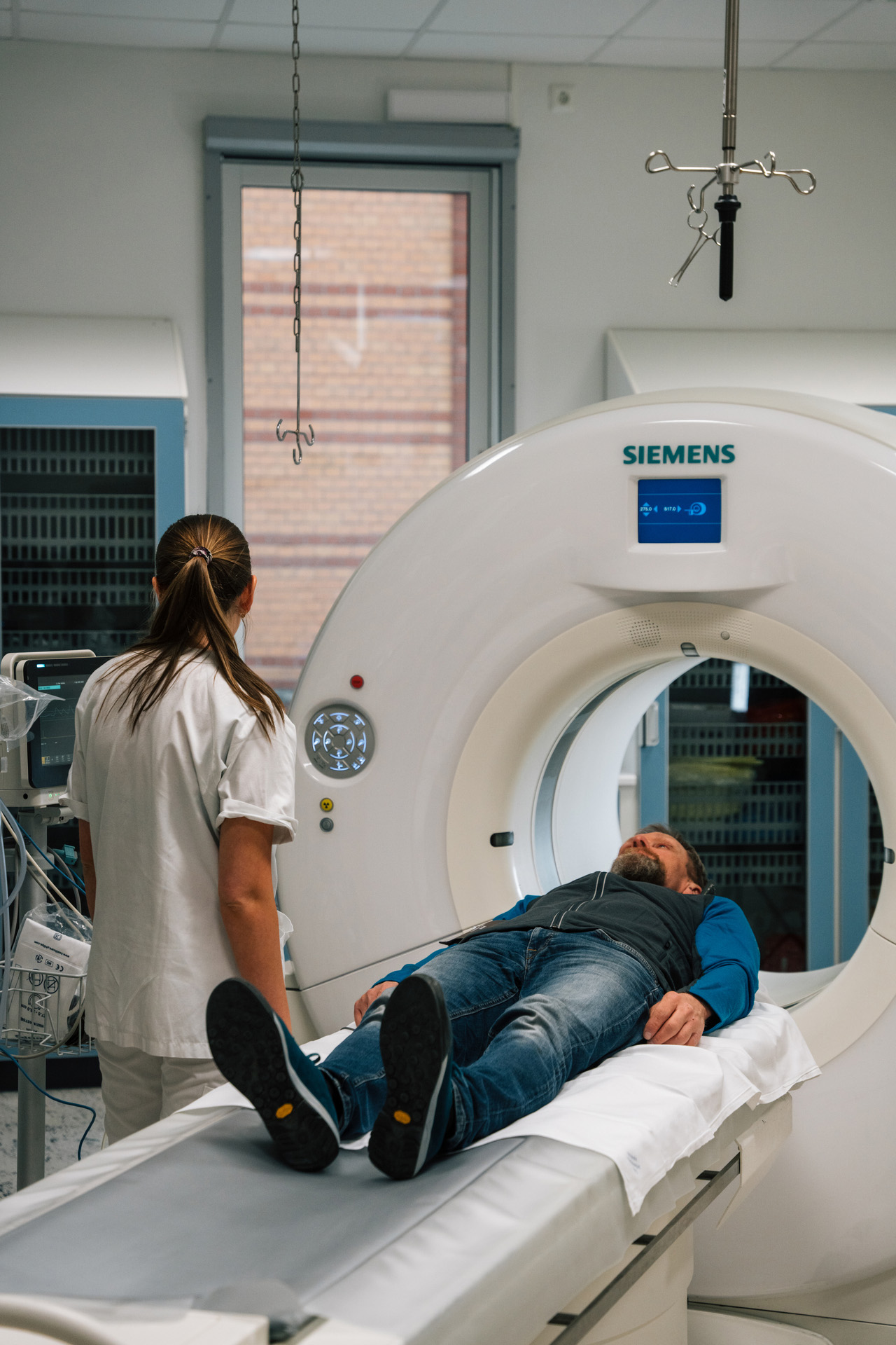 Hjerneslagpasient i CT-maskin