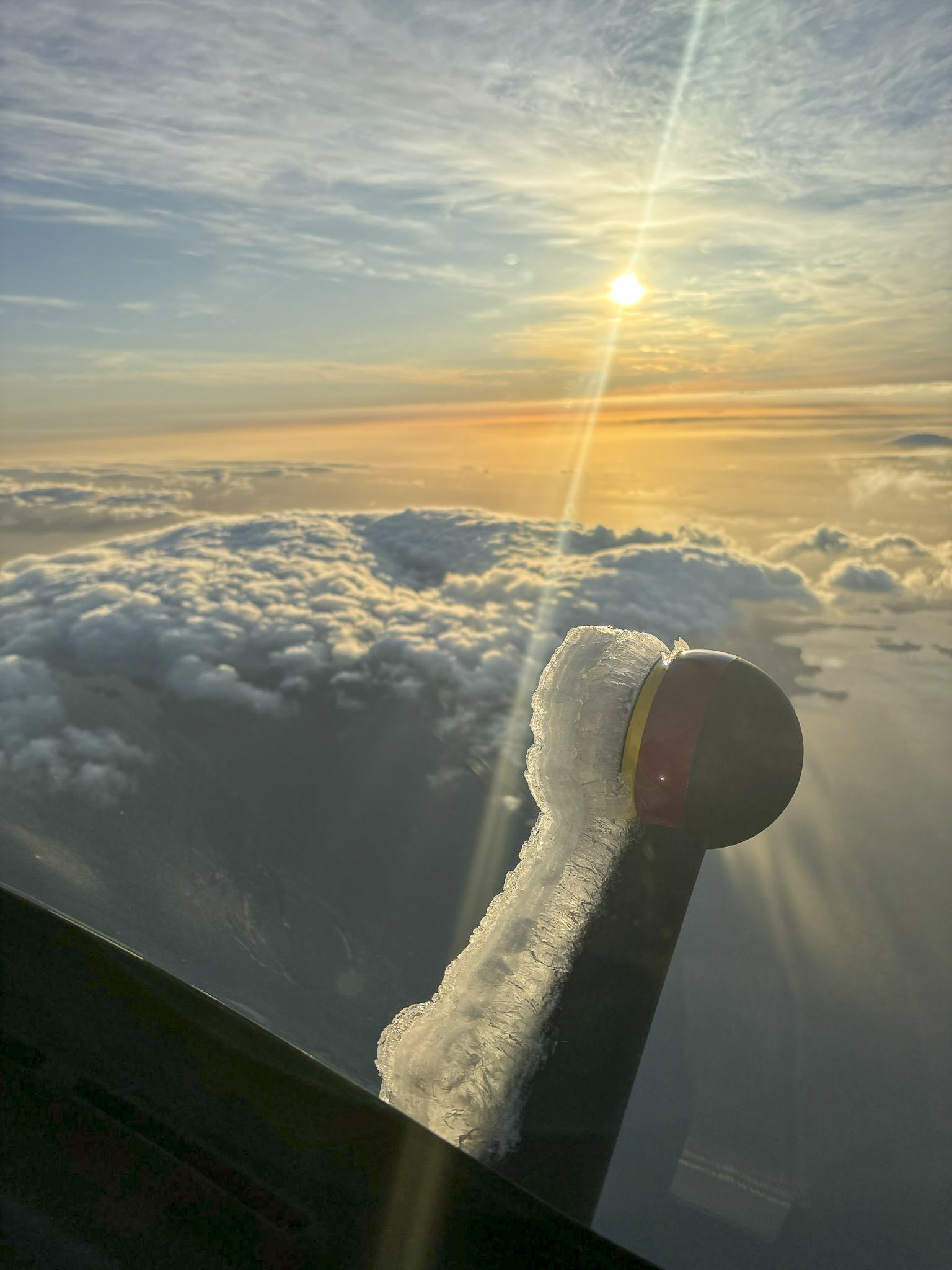 Is som har lagt seg på helikopteret