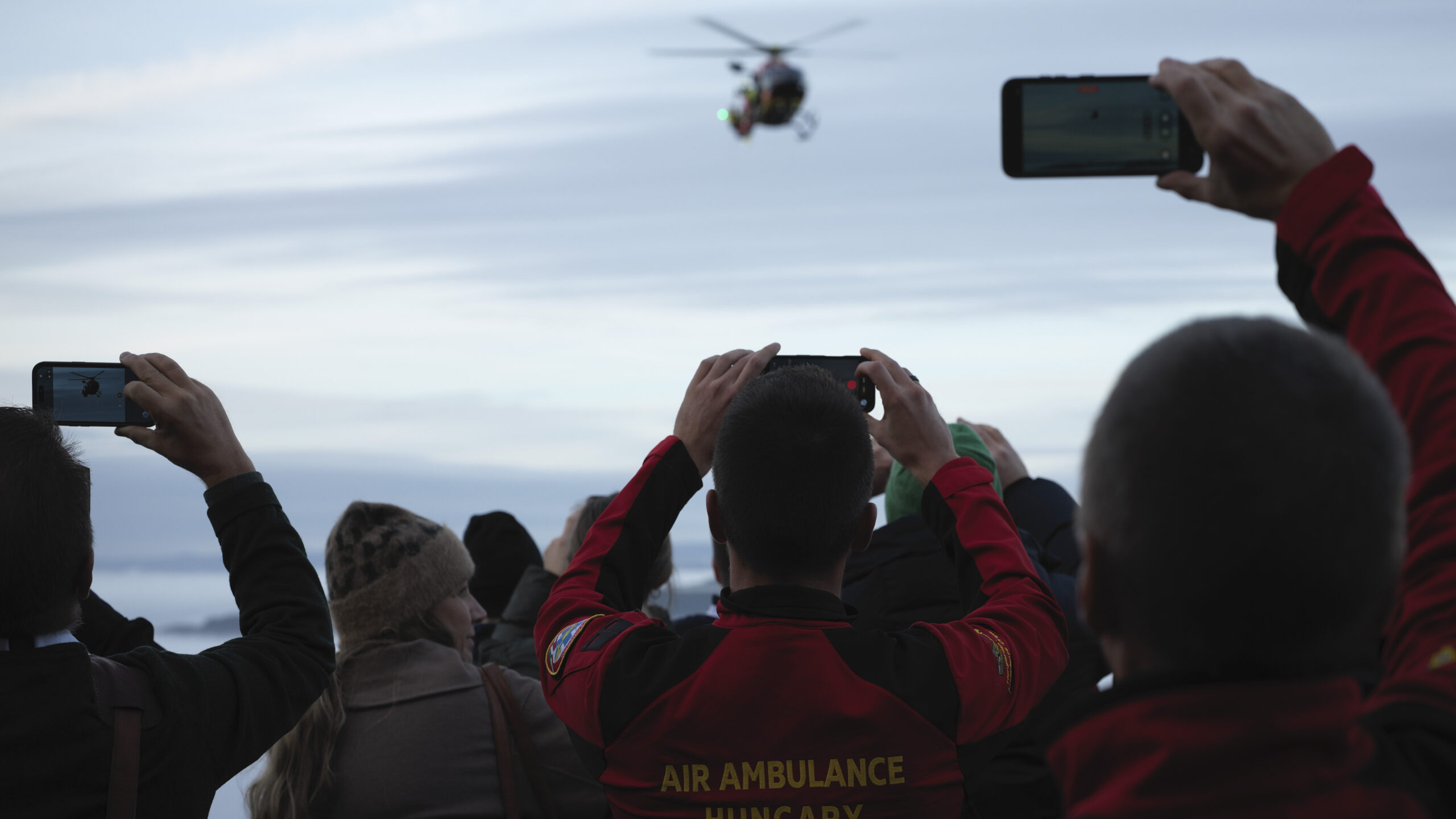 Helicopter soaring over crowd of attendees at Oslo HEMS Conference 2025. 