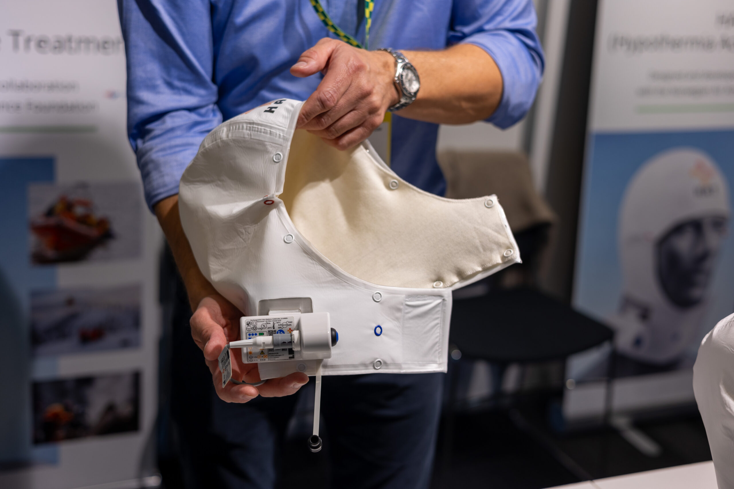 NORTHERM HAT (Hypothermia Active Treatment) is a specialized, lightweight, and non-invasive medical device designed for emergency personnel to apply active heating to the neck of hypothermic patients, and shield their heads from the elements. The product is developed by The Norwegian Air Ambulance Foundation and MiniTech AS, produced in Norway and CE-certified by DNV under medical device regulation.