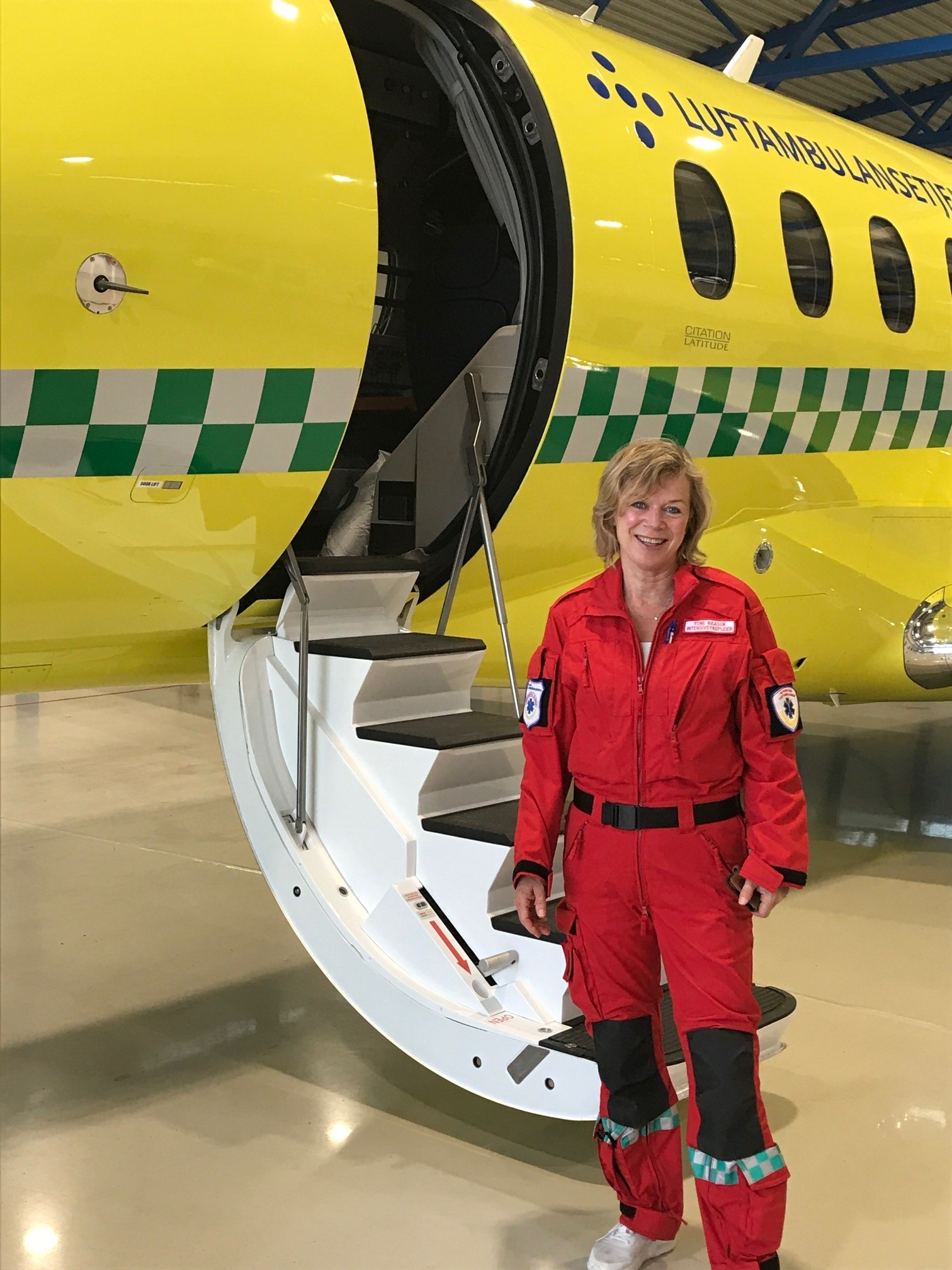 Tone Raasok foran ambulansefly