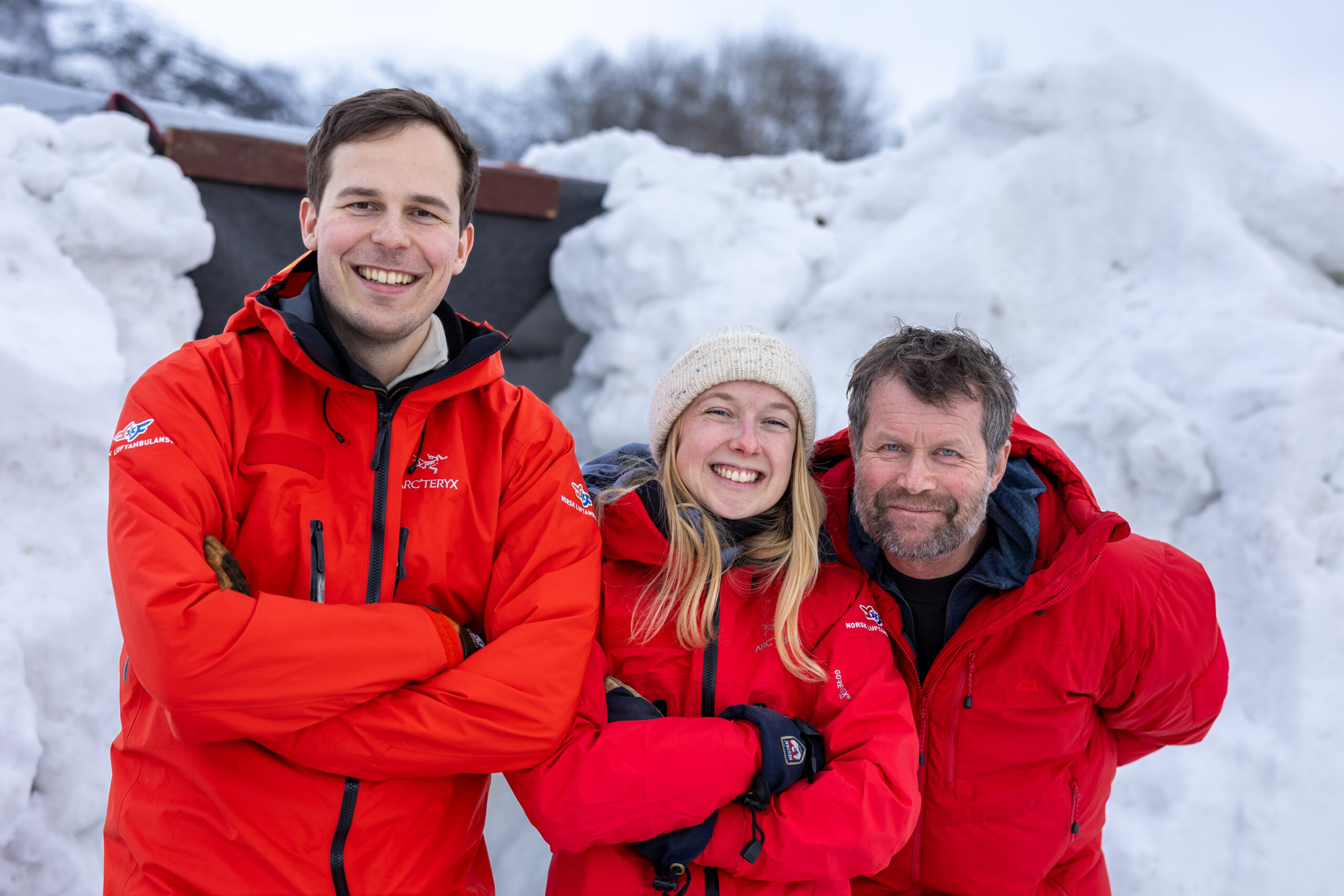 Fjellmedisinerne: Karianne Wergeland Gundersen med veileder Sigurd Mydske (t.v.) og Øyvind Thomassen, leder av Fjellmedisinsk Forskningsgruppe.
