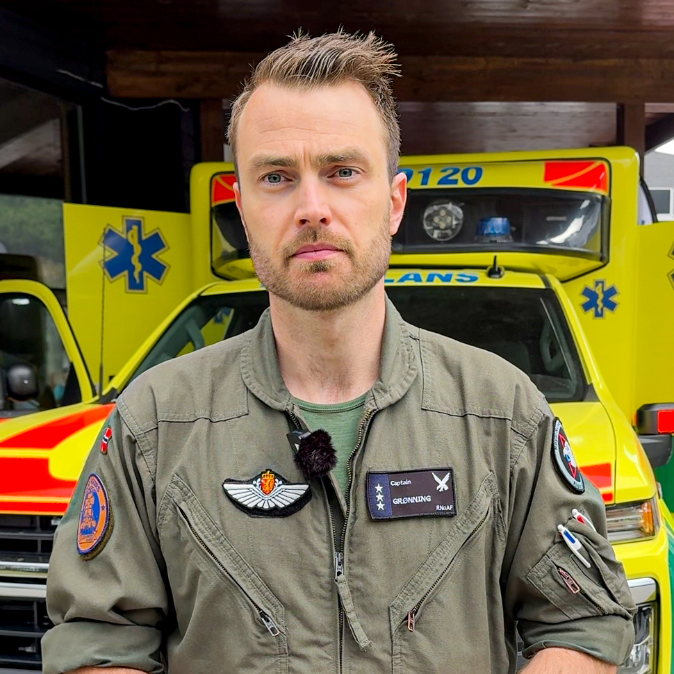Erling Grønning, 330 Skvadron