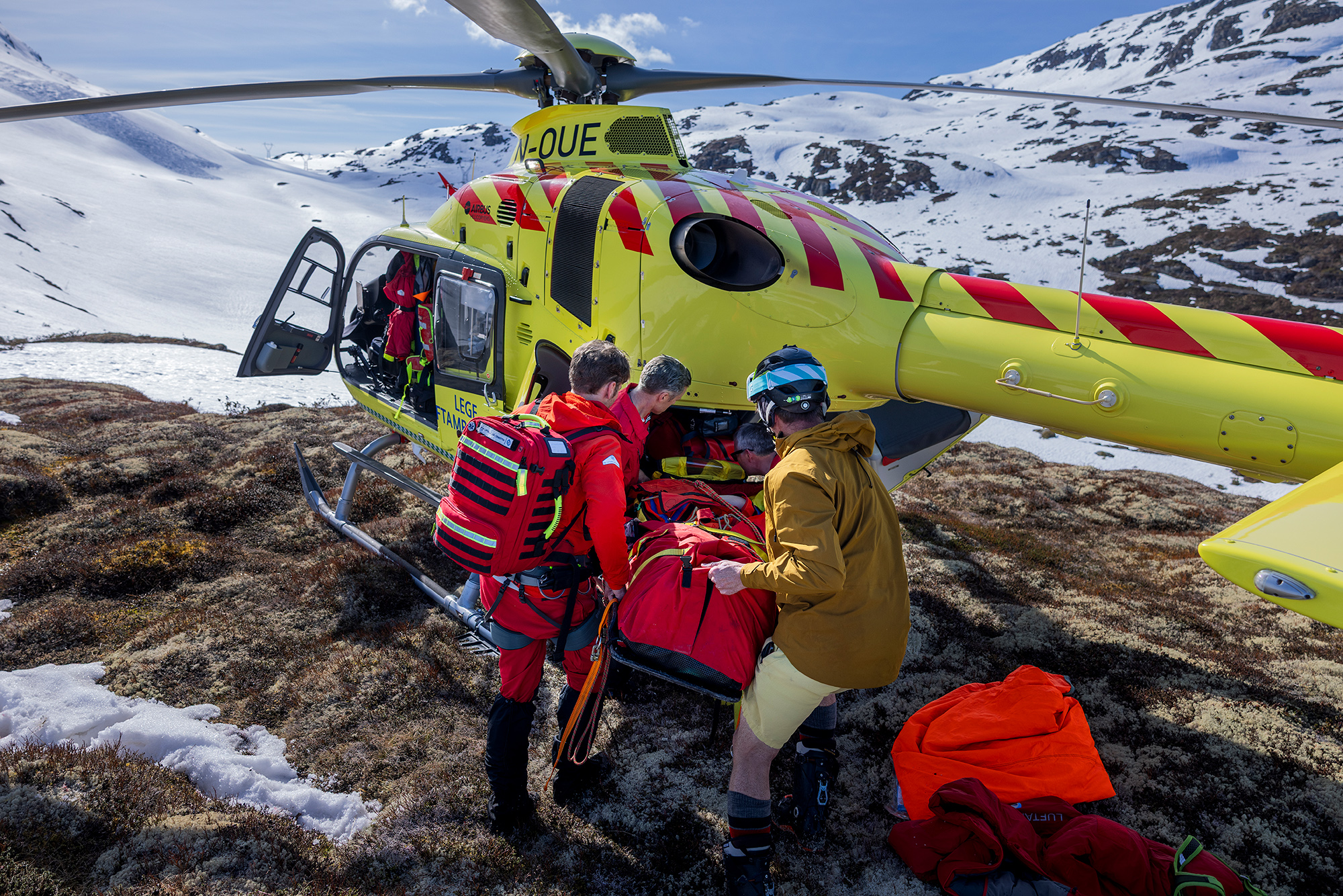Person reddes av legehelikopter